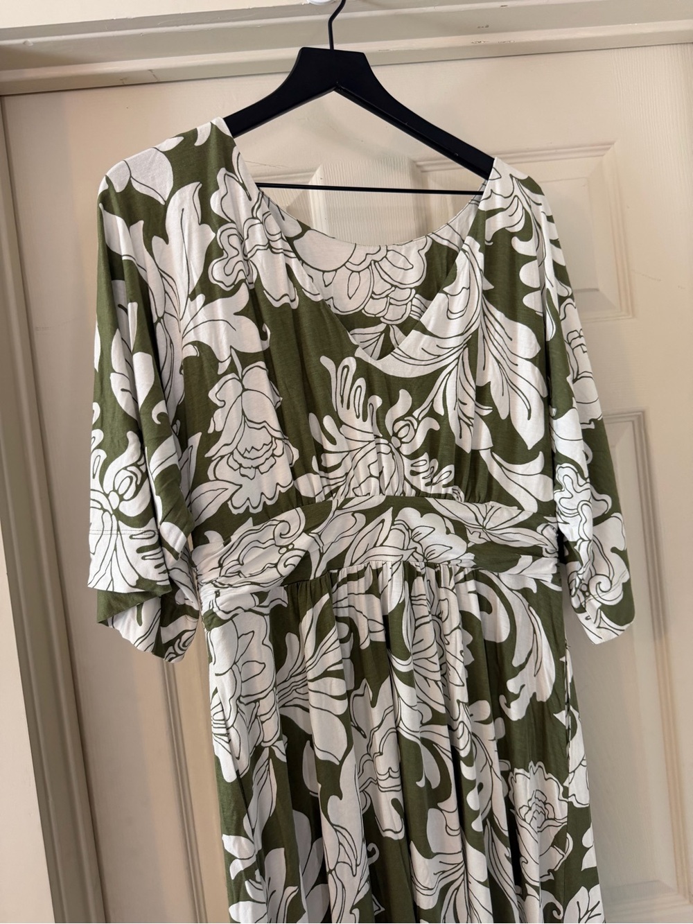 Boden Olive Green and White Floral V-Neck Midi Tropical Dress Sz 12 - Picture 5 of 9